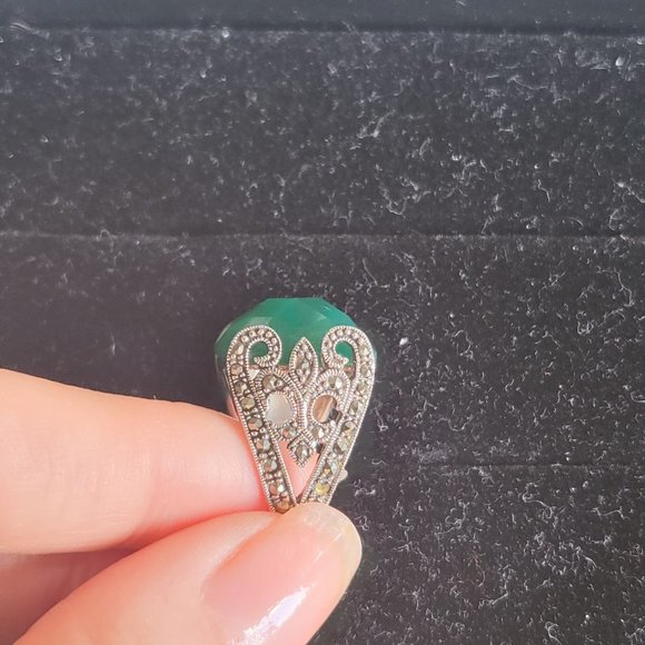 Genuine Green Agate, Marcasite and Sterling Silver Ring, size 7 - Picture 3 of 10